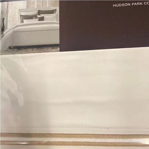 HUDSON PARK COLLECTION Italian Linens Bedskirt, white/stripe Champagne - Picture 4 of 4